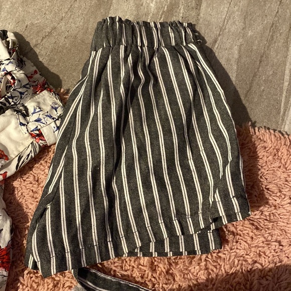 tie shorts - Picture 3 of 4